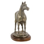 Estatuillas de caballos en madera